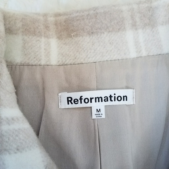 Reformation Middlefield Coat in Beige Plaid - Picture 7 of 10